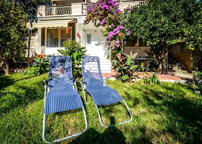Apartamento New & Stylish With A Lush Private Garden *