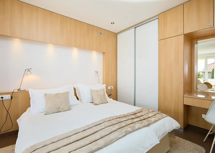 Apartamento New & Stylish With A Lush Private Garden *