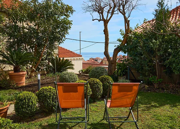 Apartamento New & Stylish With A Lush Private Garden