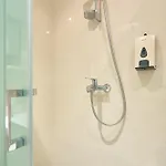 New & Stylish With A Lush Private Garden 아파트 *