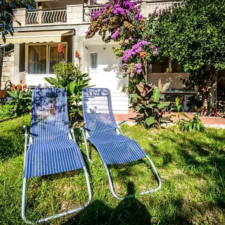 Apartamento New & Stylish With A Lush Private Garden *