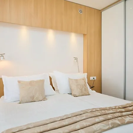New & Stylish With A Lush Private Garden Apartment