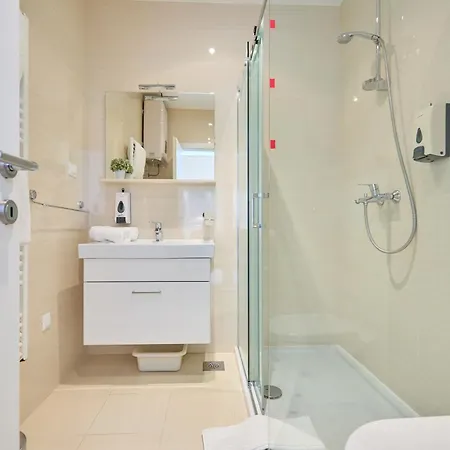 New & Stylish With A Lush Private Garden