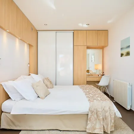 New & Stylish With A Lush Private Garden Apartment