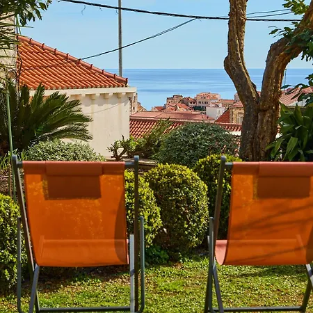 Apartment New & Stylish With A Lush Private Garden *