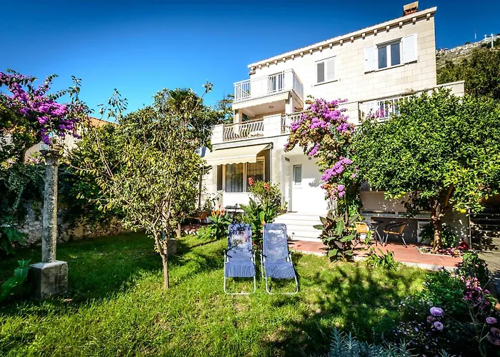 New & Stylish With A Lush Private Garden شقة *