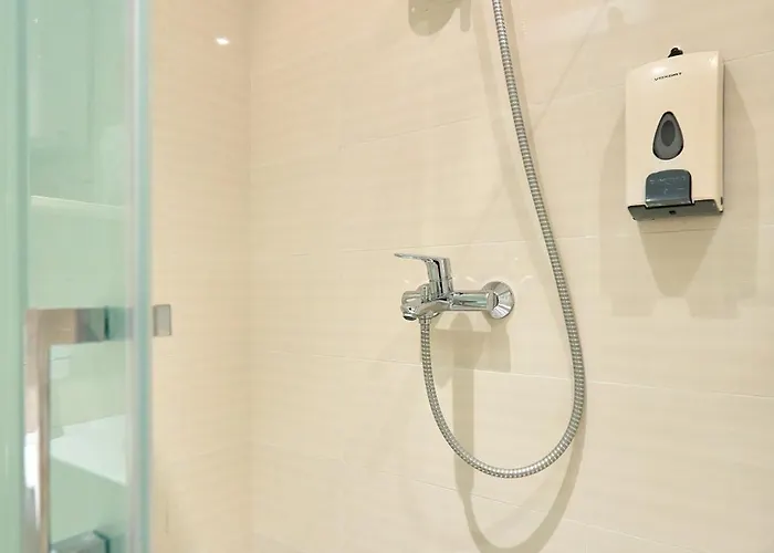 New & Stylish With A Lush Private Garden شقة *