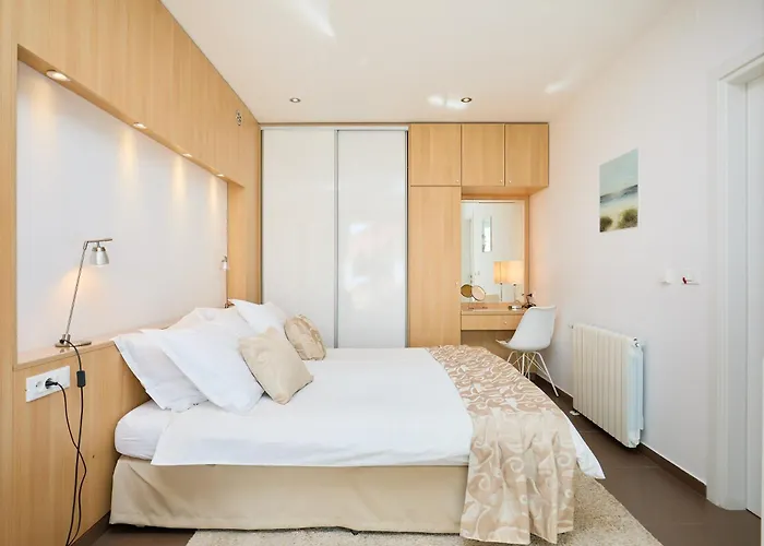 New & Stylish With A Lush Private Garden Apartment