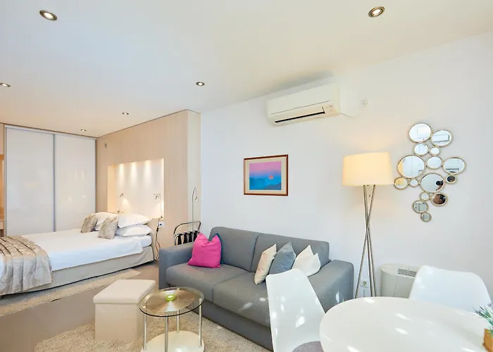 New & Stylish With A Lush Private Garden *