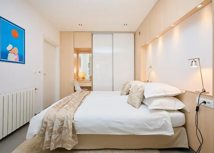 New & Stylish With A Lush Private Garden Apartment *