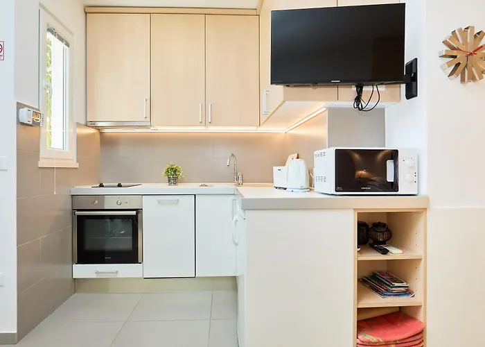 Daire New & Stylish With A Lush Private Garden *