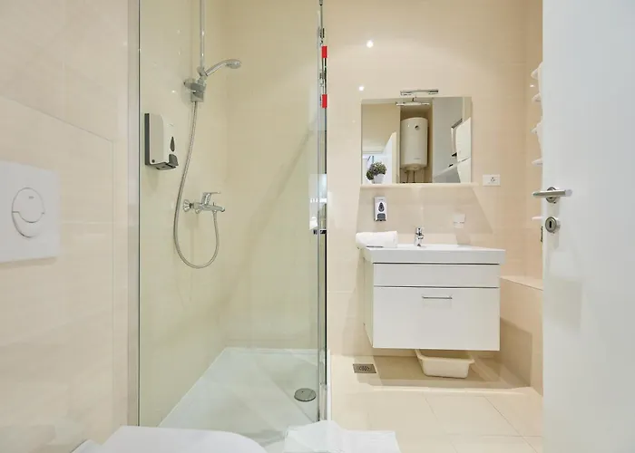 Daire New & Stylish With A Lush Private Garden *