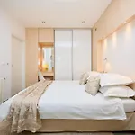 New & Stylish With A Lush Private Garden Apartment *