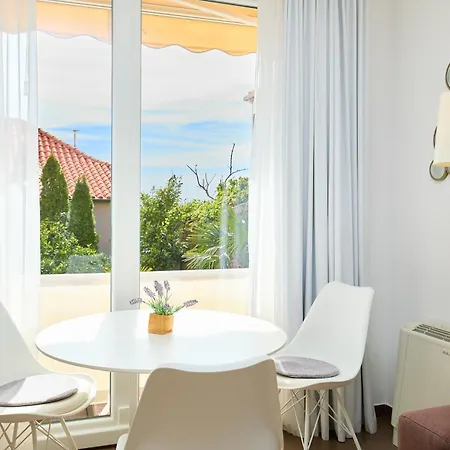 New & Stylish With A Lush Private Garden *