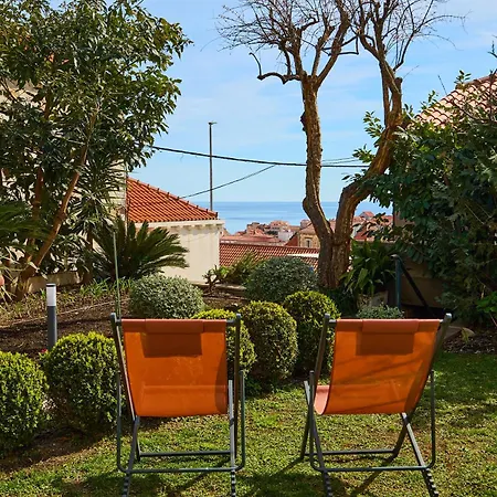 아파트 New & Stylish With A Lush Private Garden